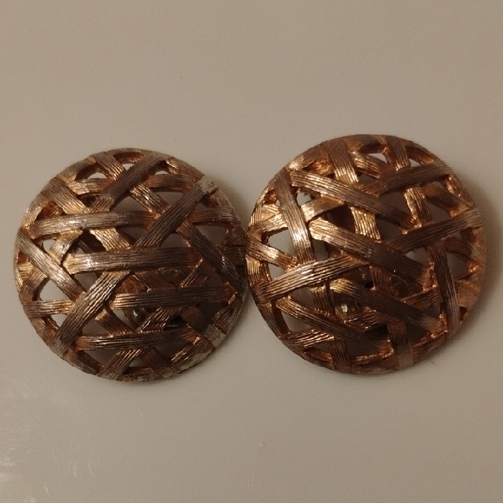 Vtg Clip On Earrings With Woven Design
